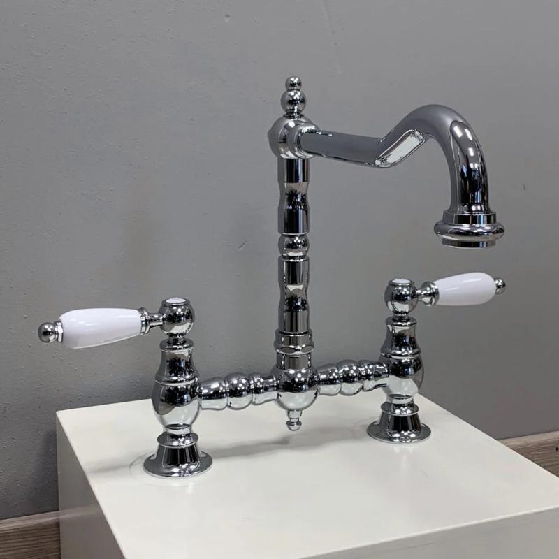 PB Nostalginen Keittiöhana Kromi kulmikas juoksuputki valkoisilla kahvoilla PBN.CHR.H.WH