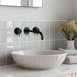 Waterevolution Flow 3-gats inbouw wastafelkraan mat zwart met uitloop 25 T1163FPR-25 vertalen naar het Fins:

Waterevolution Flow 3-reikäinen sisäänrakennettu pesuallashana mattamusta, ulosvi