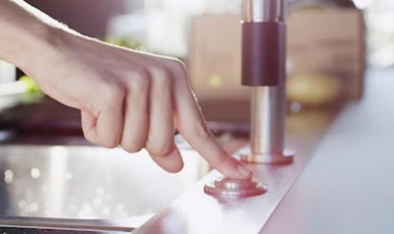 Franke Maris MRX 210.19 pieni ruostumattomasta teräksestä valmistettu tasoon asennettava pesuallas 127.0568.037