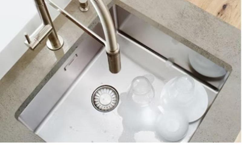 Franke Maris MRX 210.19 pieni ruostumattomasta teräksestä valmistettu tasoon asennettava pesuallas 127.0568.037