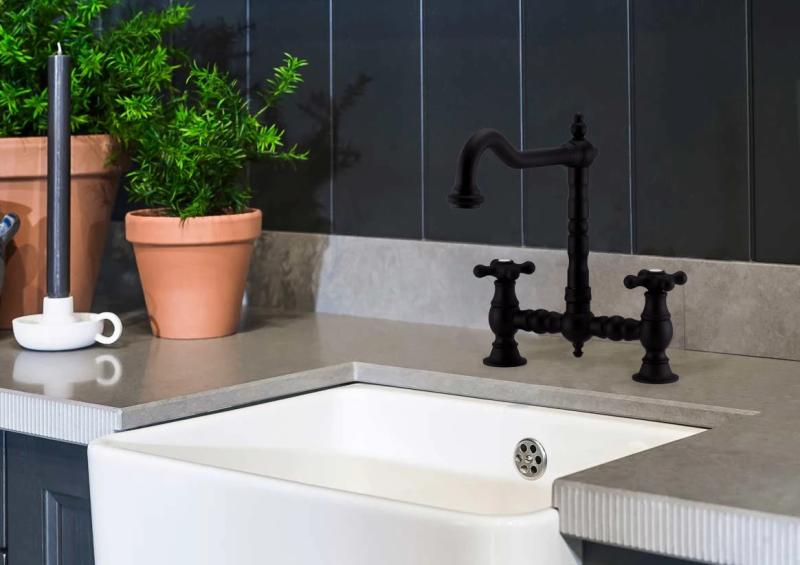 PB Nostalginen Silta-keittiöhana Matta musta kulma-nokka tähtinupilla PBN.ZW.H.ST