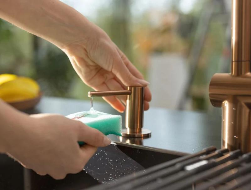 Franke Atlas kuparinen upotettava saippua-annostelija pvd kupari 112.0717.104