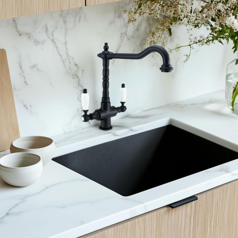 PB Nostalginen klassinen maalaiskeittiön hana mattamusta valkoisilla kahvoilla 1208953912