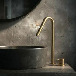 Waterevolution Flow 2-reikäinen pesuallashana harjattua messinkiä, korkea V 120 mm nokka T1122VLE