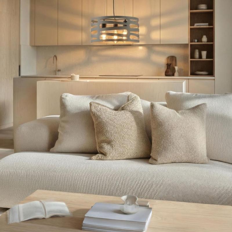 Decor Marisa harmaa riippuvalaisin, jossa on kapenevat vaakasuorat välikkeet, enintään 3 valonlähdettä, halkaisija 40 cm, 2607