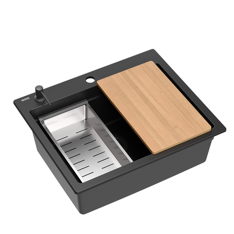 Quadri Durham musta graniitti tiskiallas 595x500 saippuapullolla, leikkuulaudalla, upotusaltaalla ja rullamattolla 1208957904