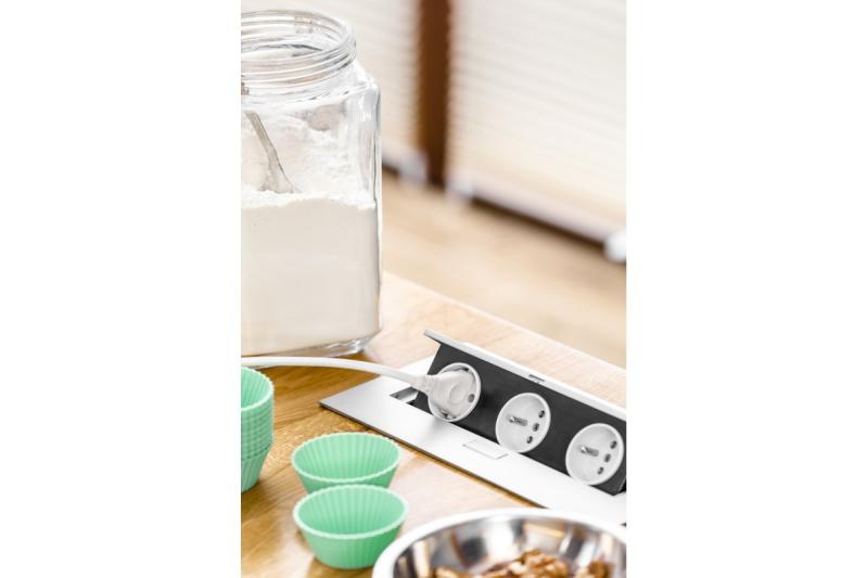 Suorakaiteen muotoinen upotettu pistorasia 1208958683