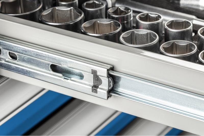 Hoegert-työkalukaappi, jossa on 7 laatikkoa ja sivuovi. 1208962009