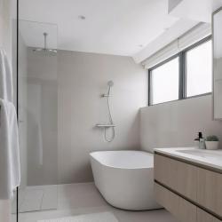 Waterevolution Flow-suihkutermostaatti, jossa on pyöreä suihkusetti, ruostumaton teräs T140TNRIE