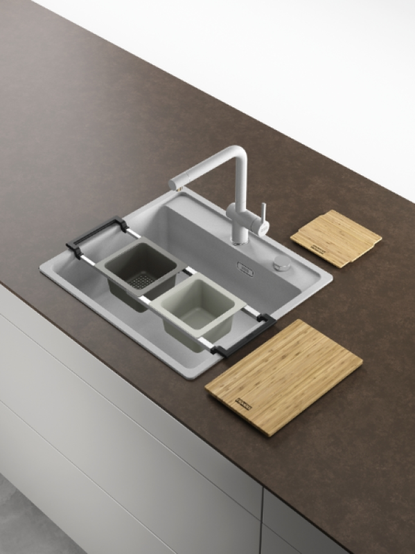 Franke Universaali Tarvikesetti All-In Set 2 - Leikkuulauta, Muovinen Asettelulokero, Muovinen Kulho ja Teleskooppisilta 112.0655.482