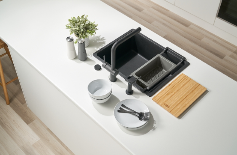 Franke Universaali Tarvikesetti All-In Set 1 - Leikkuulauta, Muovinen Asetusastia ja Teleskooppisilta 112.0655.481