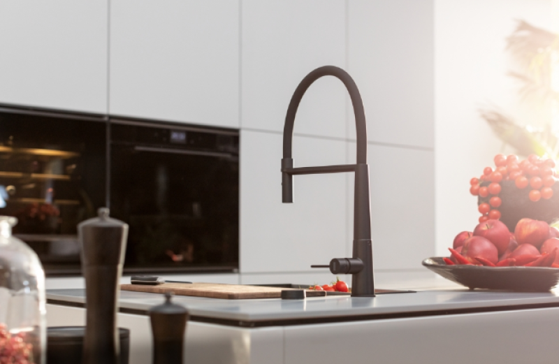 Franke Icon Yhden vivun keittiöhana joustavalla käsisuihkulla, Musta 115.0690.598