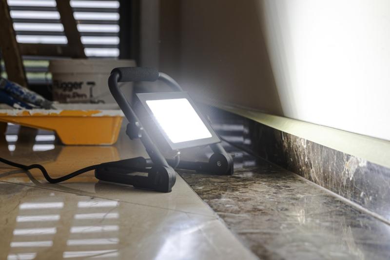 NELI Kannettava Valonheitin, LED, 30W, 2700lm, 6400K, AC220-240V, IP65, 1.5m kaapeli