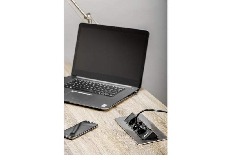 Pöytäjatkojohto ilman koteloa, 3-osainen pistorasia maadoituksella, 1,5 m virtajohto pistokkeella, ruostumaton teräs.