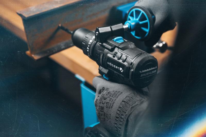 Högert tehokas akkukäyttöinen iskuporakone, harjaton, 18V