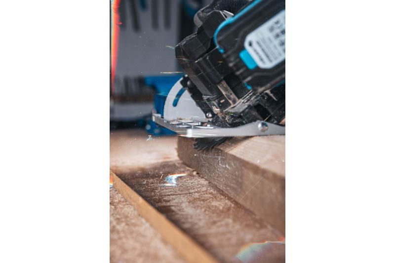 HÖGERT akkusirkelsaha, 18V, ilman akkua, pölynimuriliitäntä