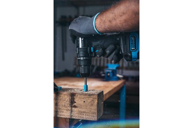 HÖGERT 18V akkuruuvinväännin, setti akun, laturin, bittipidikkeen ja poralajitelman kanssa.