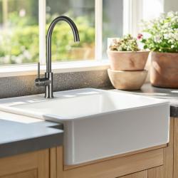 Ausmann Ceramic Panor Shade keraaminen valkoinen Butler-tiskialtaan - alakaappi ja välikaappi 630 x 597 mm, hananreikä ja mattamusta tulppa 1208970554