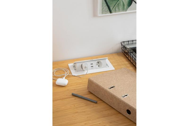 Pehmeä, ulosvedettävä pistorasiamoduuli.