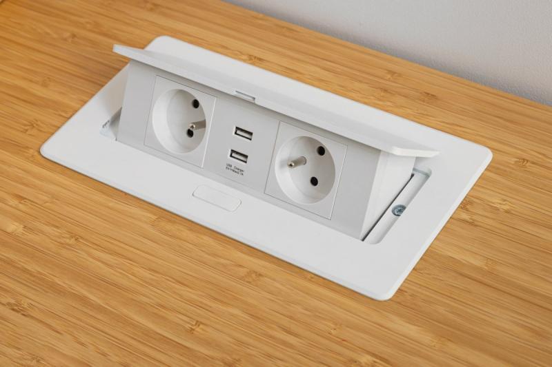 Pehmeä, ulosvedettävä pistorasiamoduuli.