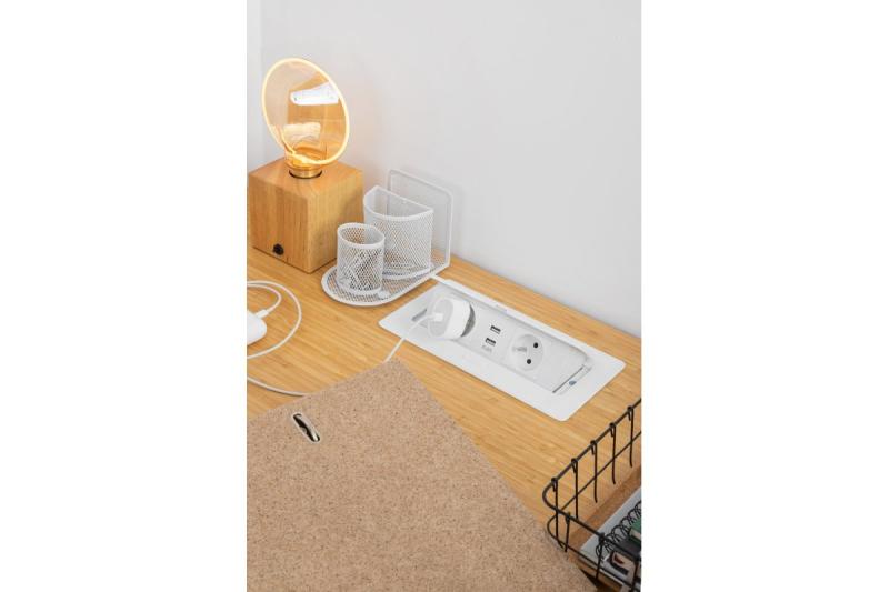 Pehmeä, ulosvedettävä pistorasiamoduuli.