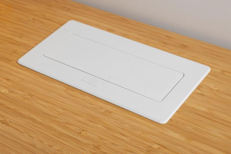 Pehmeä, ulosvedettävä pistorasiamoduuli.