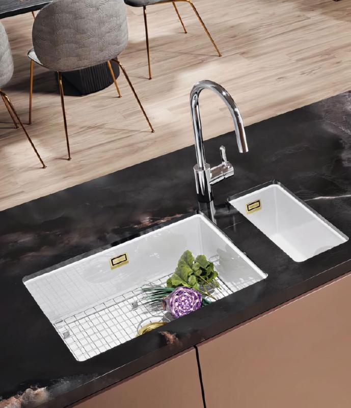 Ausmann Ceramic Ember Keramiikka Valkoinen puolikas Upotettava ja Alapuolinen tiskiallas 174 x 400 mm kultaisella tulppalla 1208971501