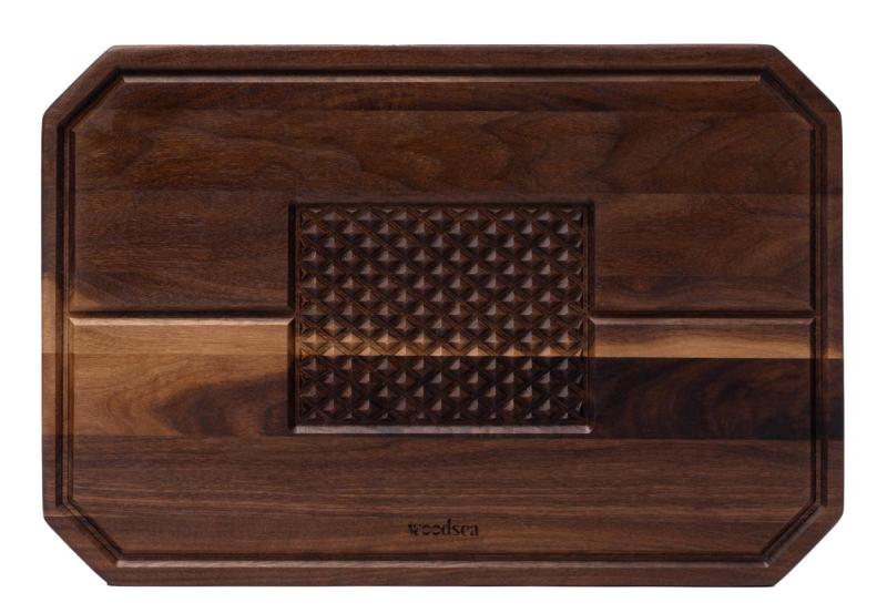 Woodsea Castle Steak - Saksanpähkinäpuusta valmistettu steak-leikkuu- ja tarjoilulauta 45x30 cm 1208971569