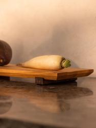 Woodsea Sushi M - Jalavanpuinen sushilauta pähkinäpuun jaloilla 30x17 cm 1208971585