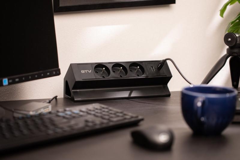 Basco huonekalupistorasia, 3 x maadoitettu pistorasia, USB A+C, 1,5 m kaapeli, musta, asennettavissa