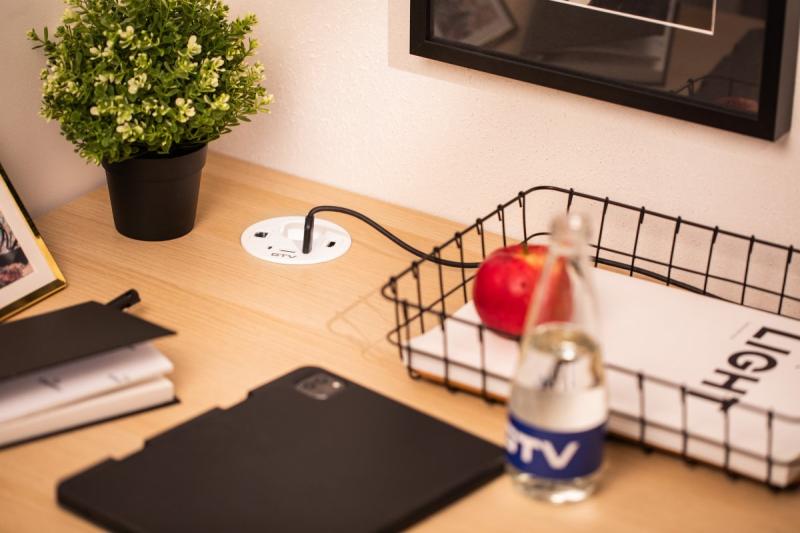 Huonekalu pistorasia RONDO, 1xSCHUKO, 1xUSB-A, 2xUSB-C, HDMI, RJ45 kaapeli 1,5 m, valkoinen