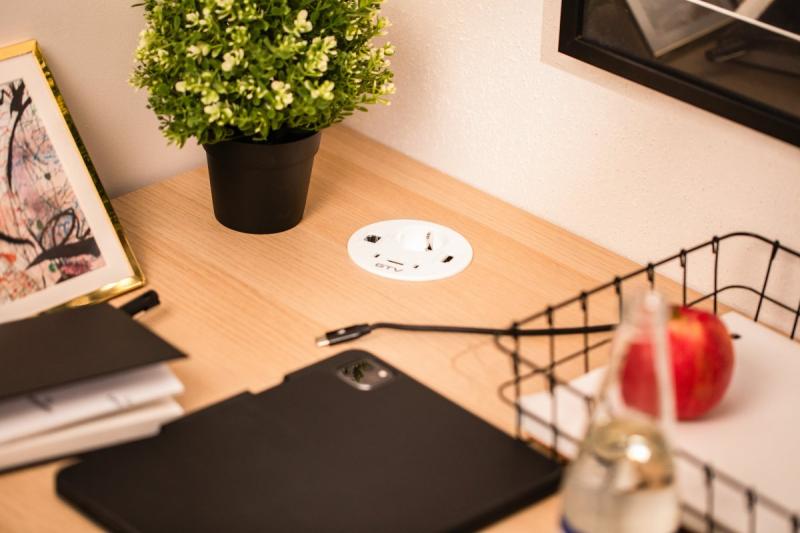 Huonekalu pistorasia RONDO, 1xSCHUKO, 1xUSB-A, 2xUSB-C, HDMI, RJ45 kaapeli 1,5 m, valkoinen