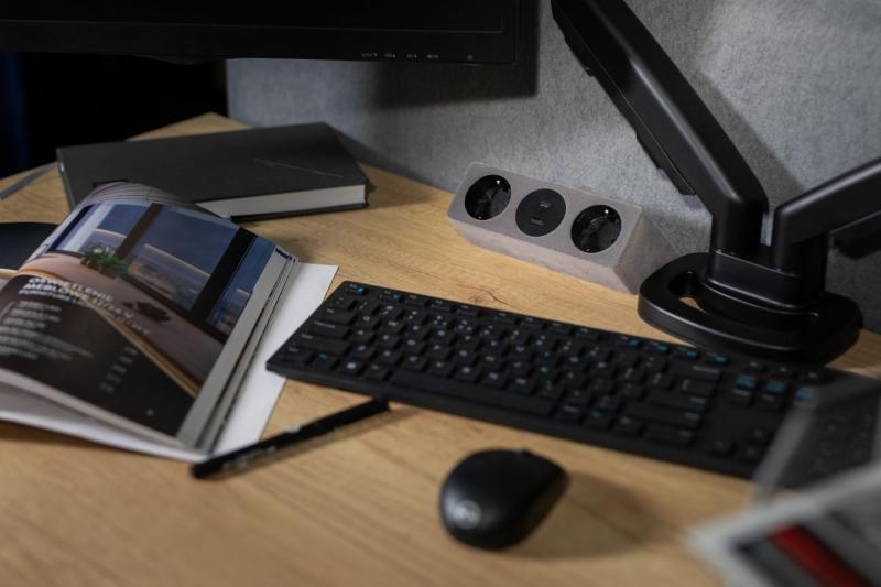 Huonekalupistorasia SOFITO, 2xSCHUKO, USB A+C, kaapeli 1,5 m, harmaa flokki