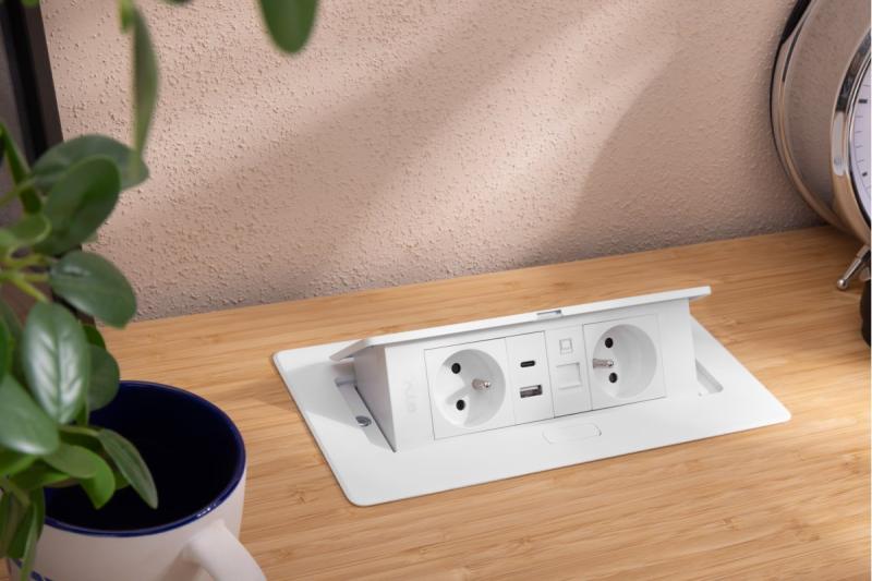 MULTISOFT Huonekalupistorasia 2x Maadoitettu Pistorasia, USB A+C, RJ45, Virtajohto Pistokkeella, Valkoinen