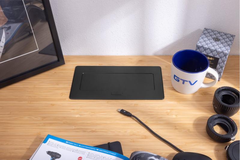 MULTISOFT Kalustepistorasia 2x Maadoitettu Pistorasia, USB A+C, RJ45, Virtajohto Pistokkeella, Musta