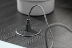 Langaton latauslaite pikalatauksella, upotettu, musta