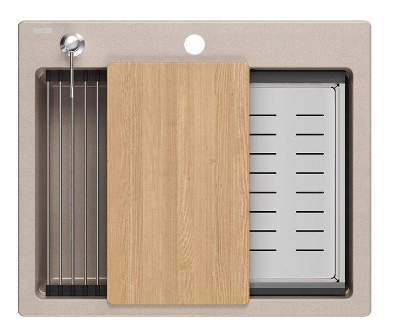 Quadri Durham Pearl Beige graniitti päälle asennettava tiskiallas 595x500, jossa on saippua-annostelija, leikkuulauta, upotettava allas ja rullattava matto 1208971814 - Productafbeelding