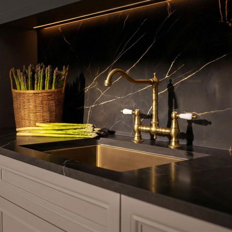 Aquanello Heritage Manor Klassinen keittiö, nostalginen silta-tyylinen keittiöhanan, pronssi, valkoisella vivulla BN-0010-HM