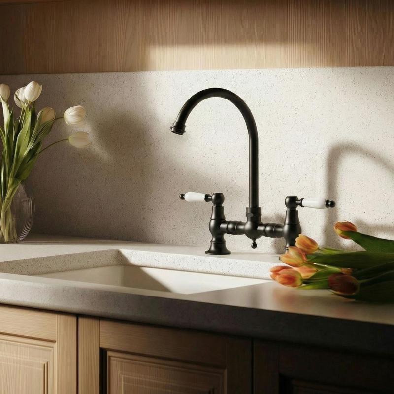 Aquanello Heritage Manor Klassinen keittiö: nostalginen silta-hanamalli, musta, valkoisella vivulla ja pyöreällä suuttimella BL-0011-HM